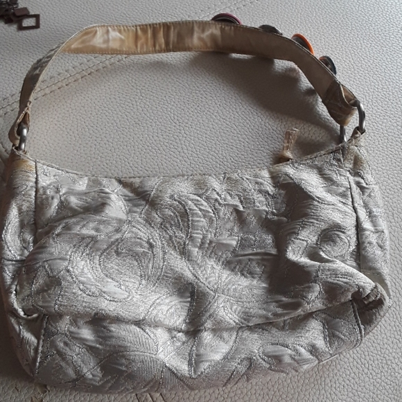 ♥️VINTAGE♥️purse with collector pins - Picture 2 of 3